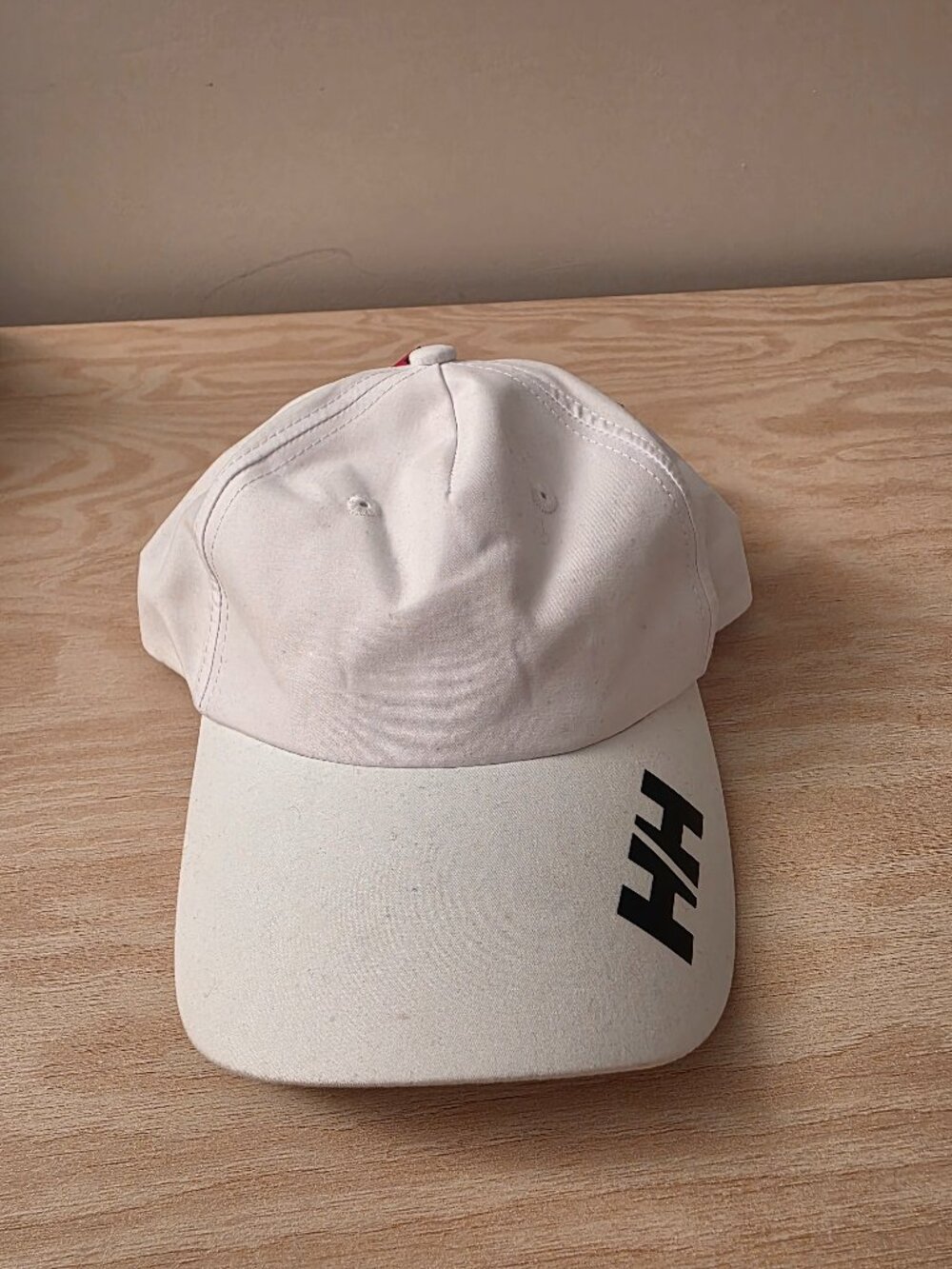 Helly Hansen White Crew Cap 2.0 [NEW WITH TAGS]